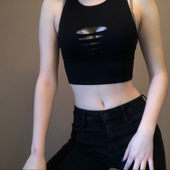 Black Ripped Work Out Crop Top - Picture 5 of 6